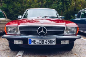 Mercedes-Benz 380 SL / DaLiu / Shutterstock.com