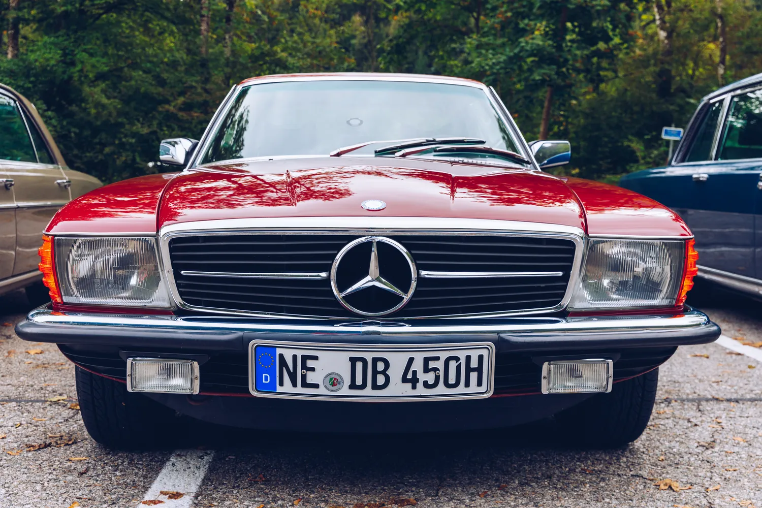 Mercedes-Benz 380 SL / DaLiu / Shutterstock.com