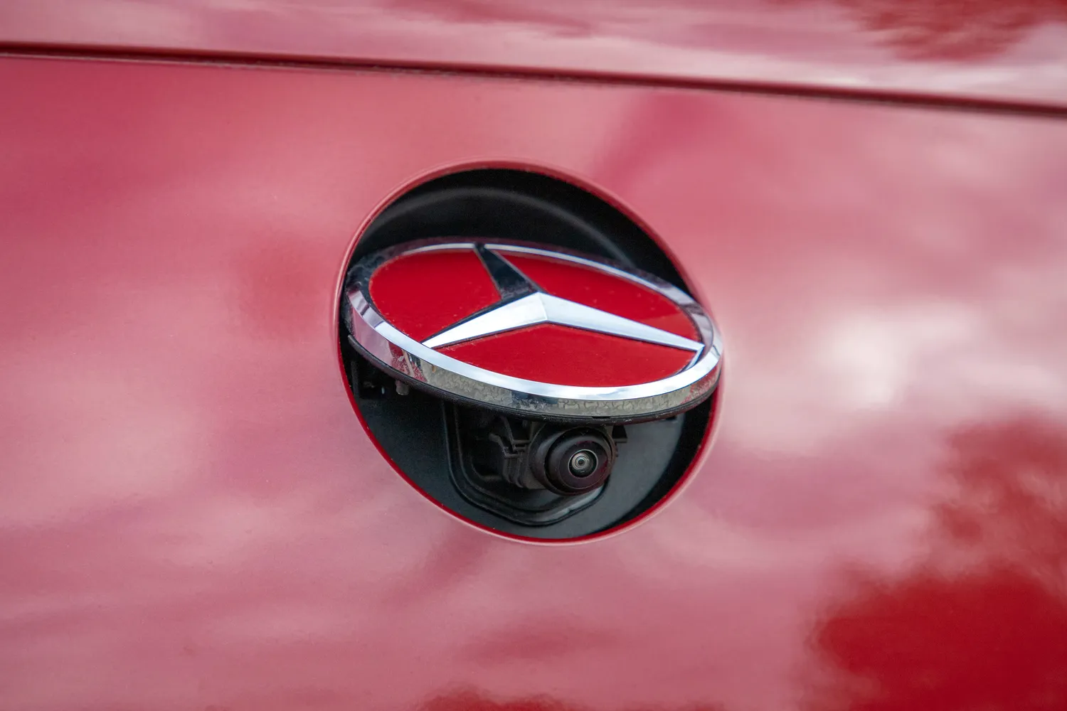 Paslėpta galinio vaizdo kamera / emirhankaramuk / Shutterstock.com