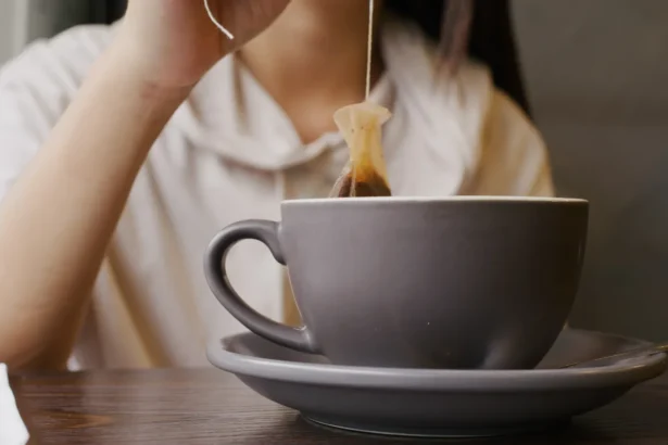 Arbatos maišelis puodelyje