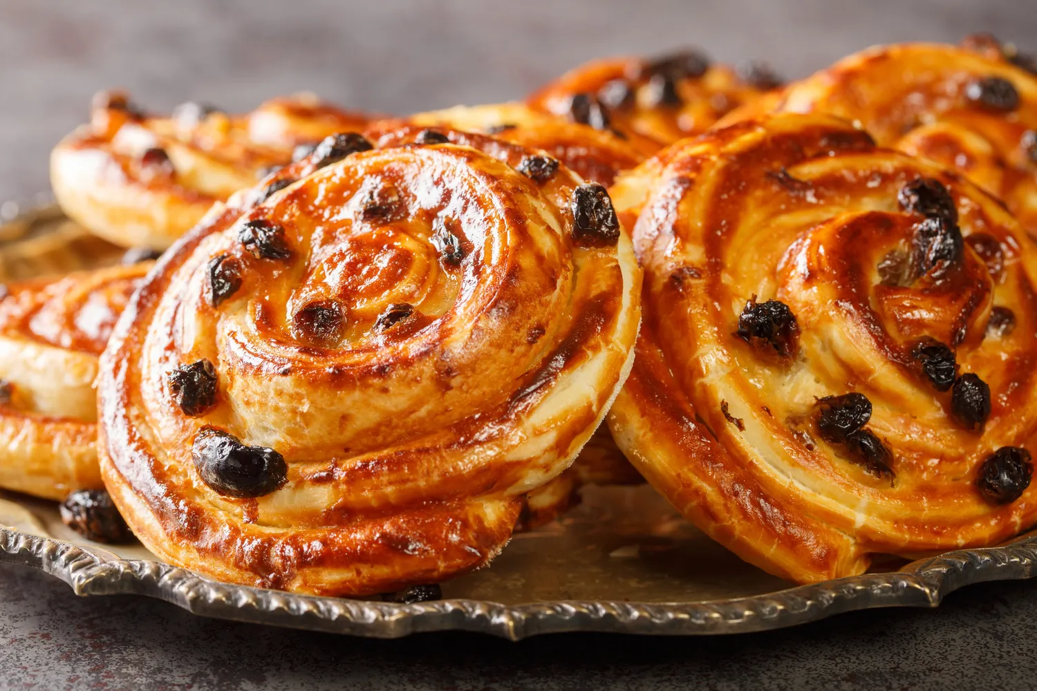 Naminės bandelės su razinomis