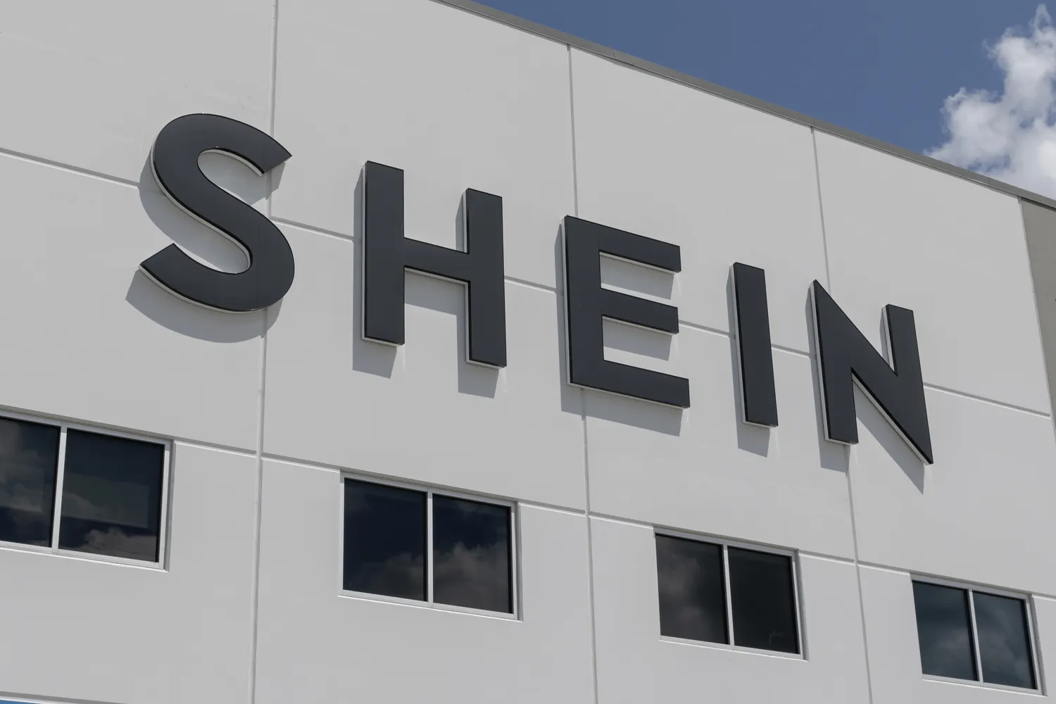 "Shein" sandėliai ir ofisas / Jonathan Weiss / Shutterstock.com