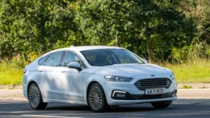 Ford Monedeo / Sue Thatcher / Shutterstock.com