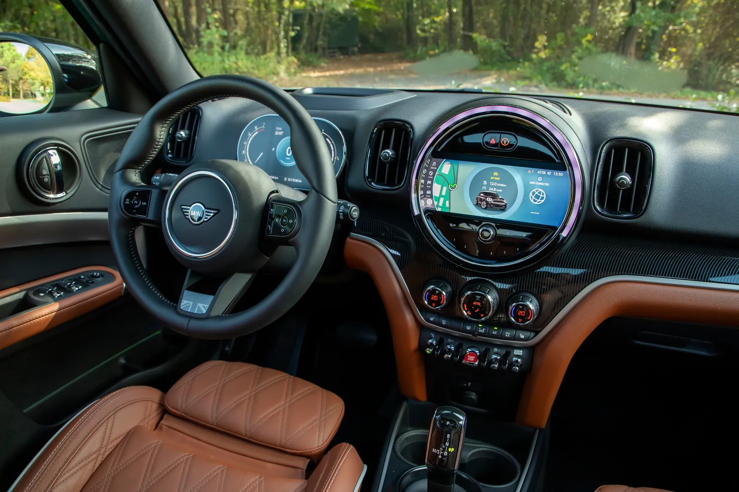 Mini Cooper / emirhankaramuk / Shutterstock.com