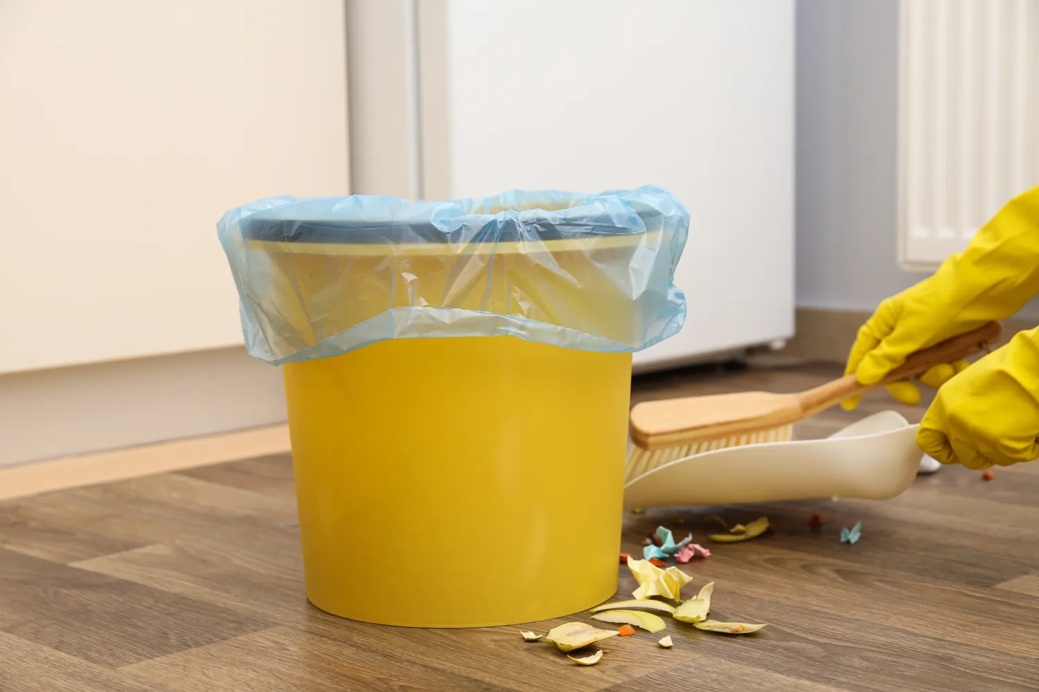 Šiukšlių maišas šiukšlinėje