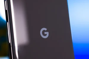 Google telefonas / Only_NewPhoto / Shutterstock.com