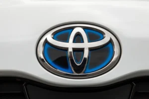 Toyota Yaris EV (naujiena) / emirhankaramuk / Shutterstock.com