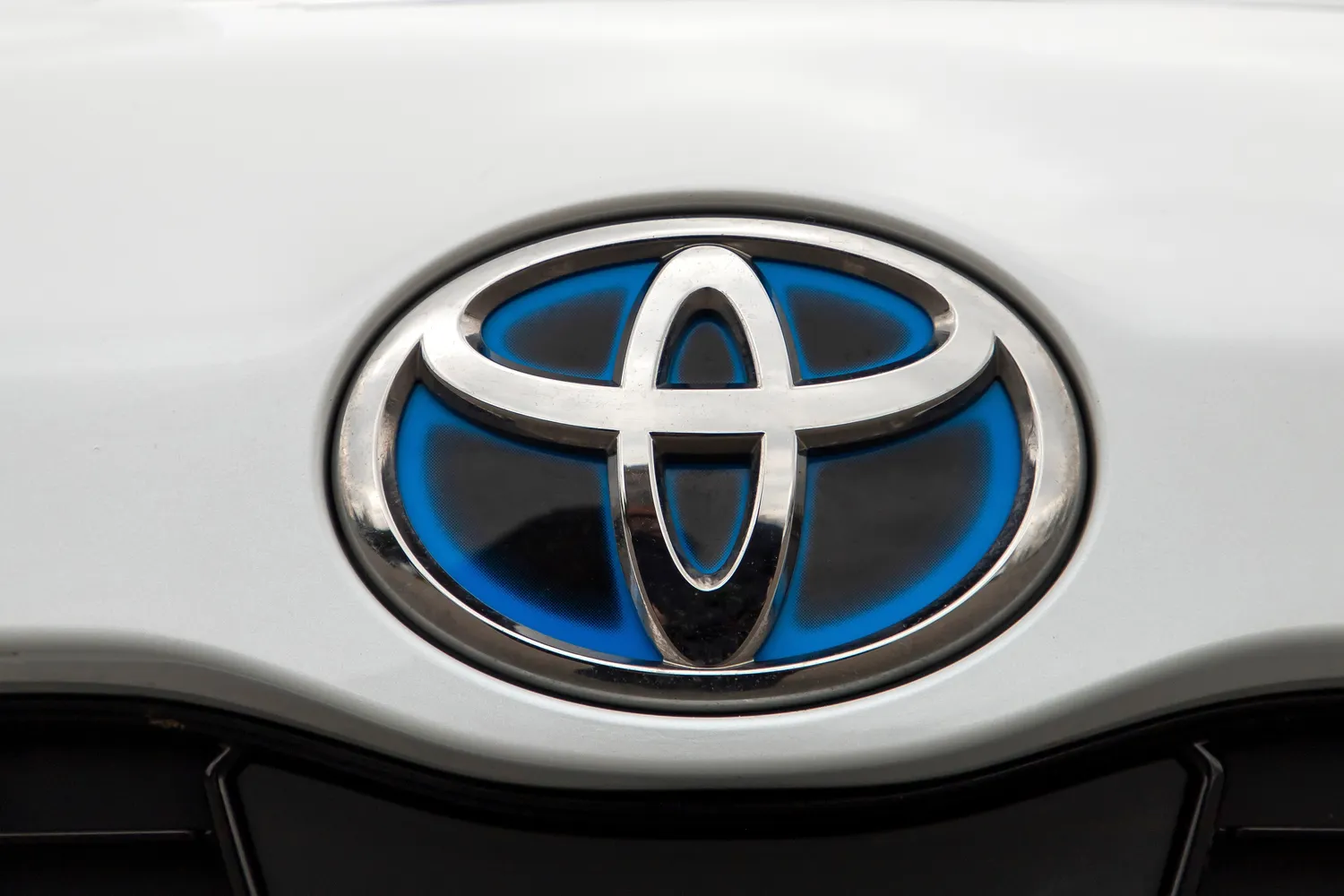 Toyota Yaris EV (naujiena) / emirhankaramuk / Shutterstock.com