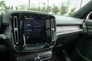 Volvo programinė įranga / emirhankaramuk / Shutterstock.com