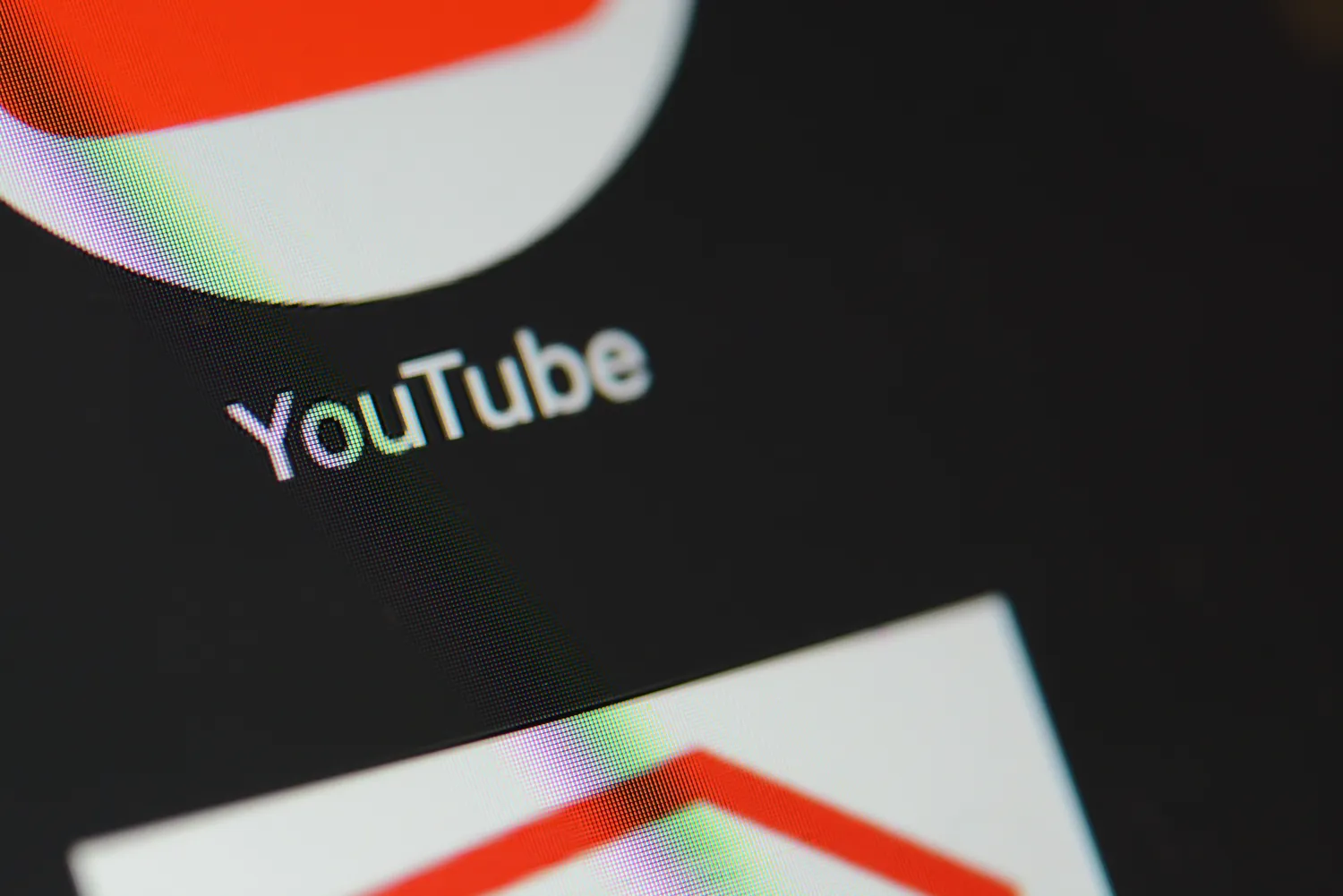 YouTube naujienos / Teacher Photo / Shutterstock.com