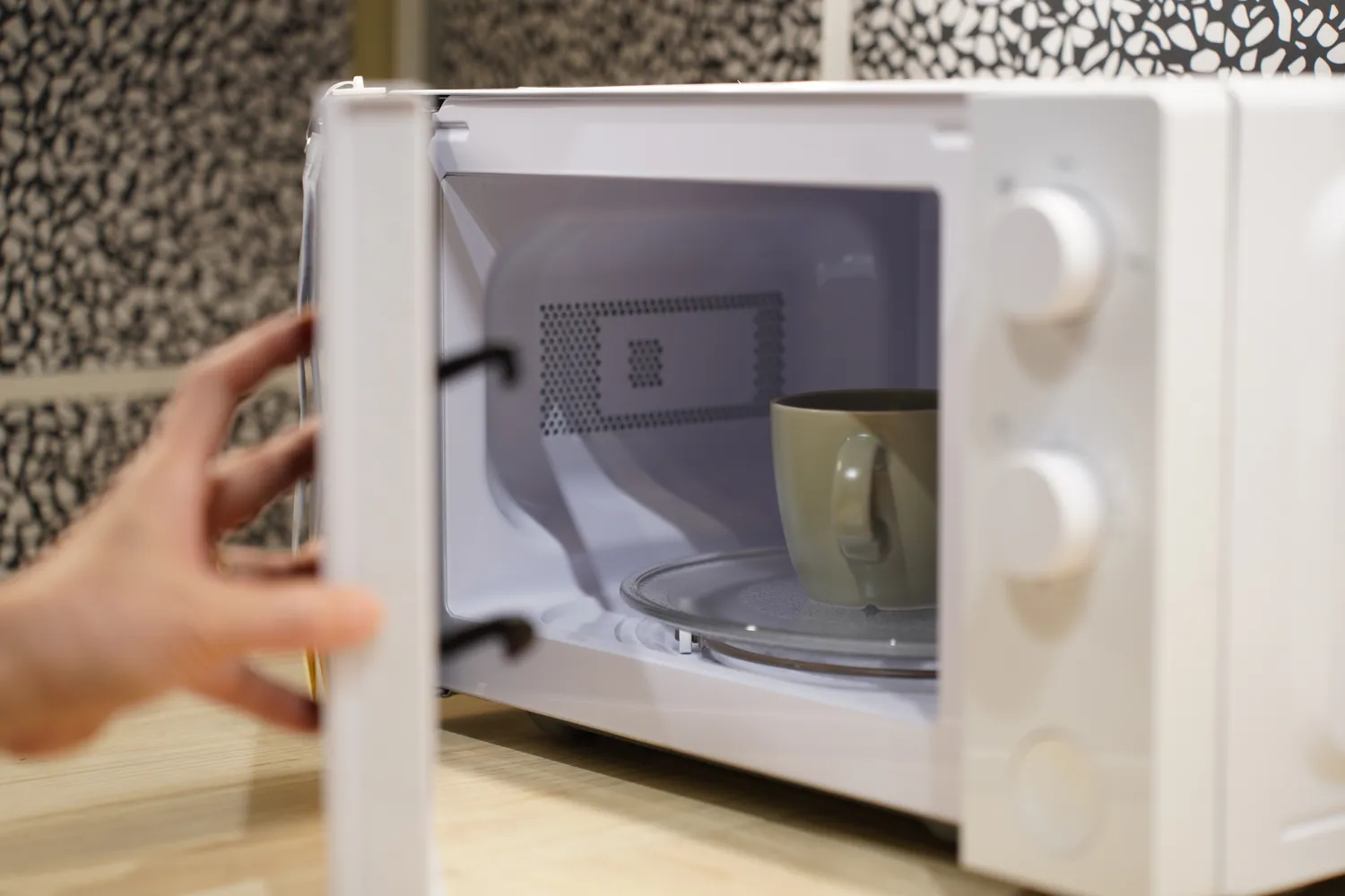 Mikrobangų krosnelės priežiūra