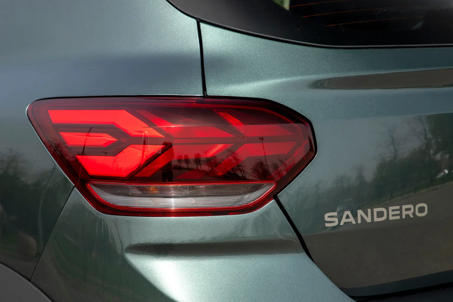 Dacia Sandero / emirhankaramuk / Shutterstock.com