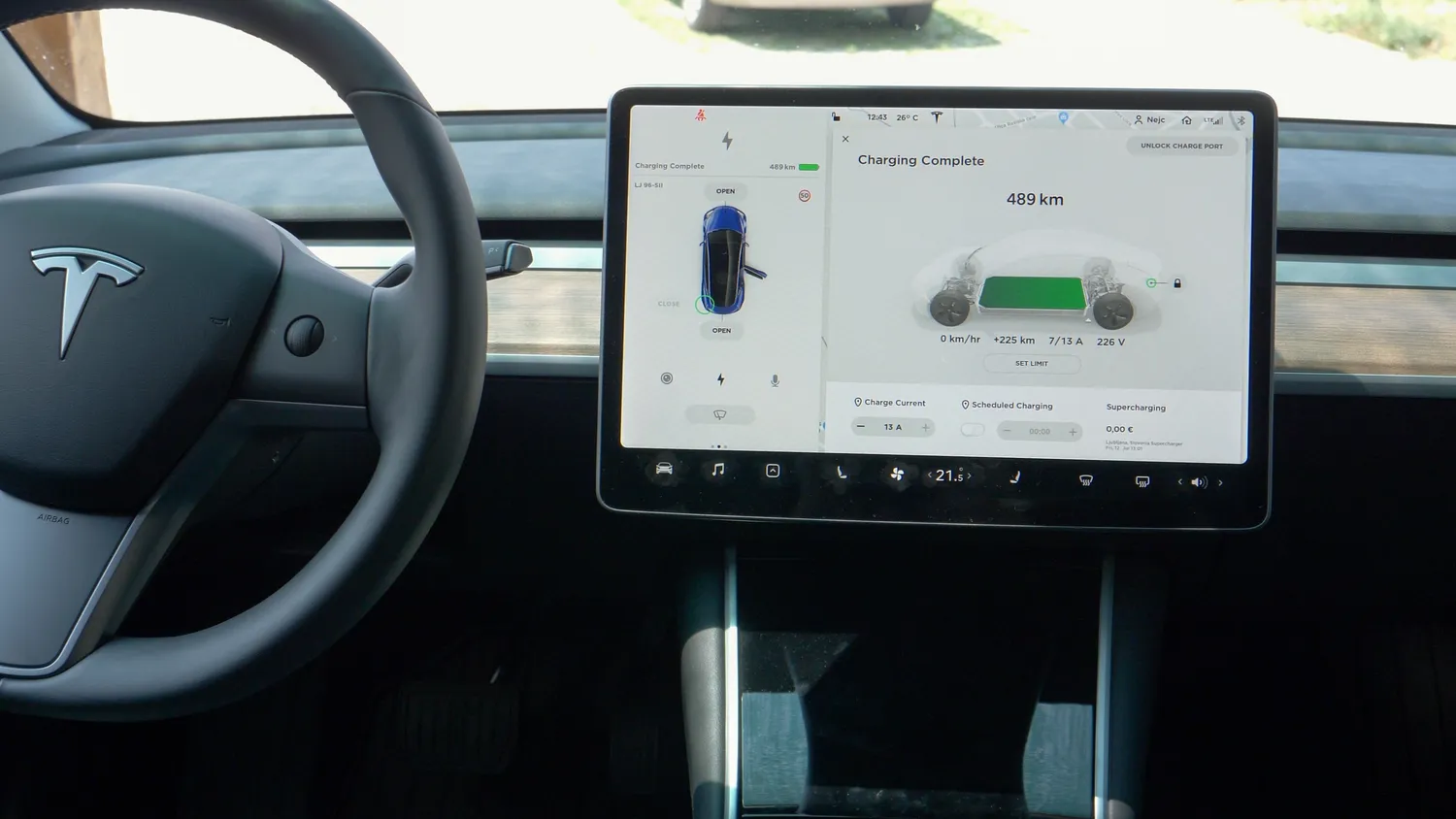 Tesla liečiamas ekranas / Flystock / Shutterstock.com