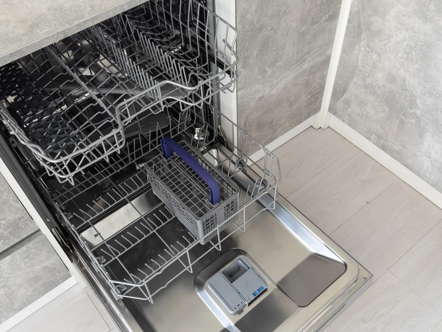 Kaip išvalyti indaplovę?