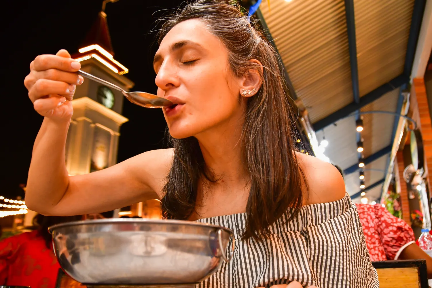 Aštraus maisto valgymas