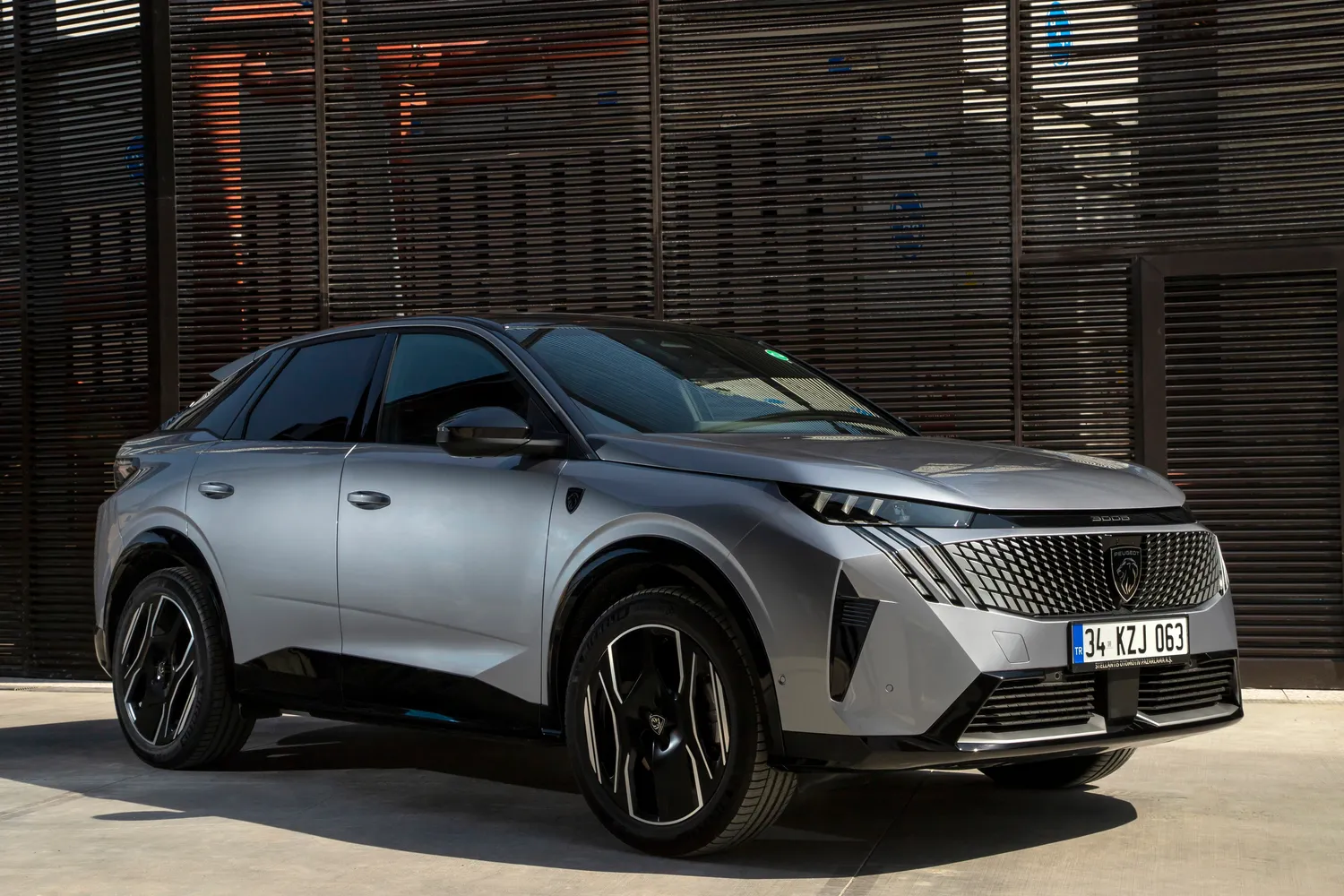 E-3008 / emirhankaramuk / Shutterstock.com