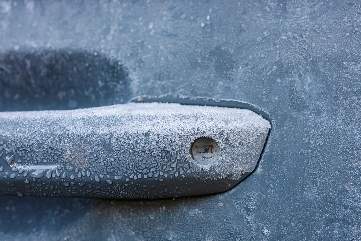 Ką daryti, jei neina atidaryti automobilio durų?