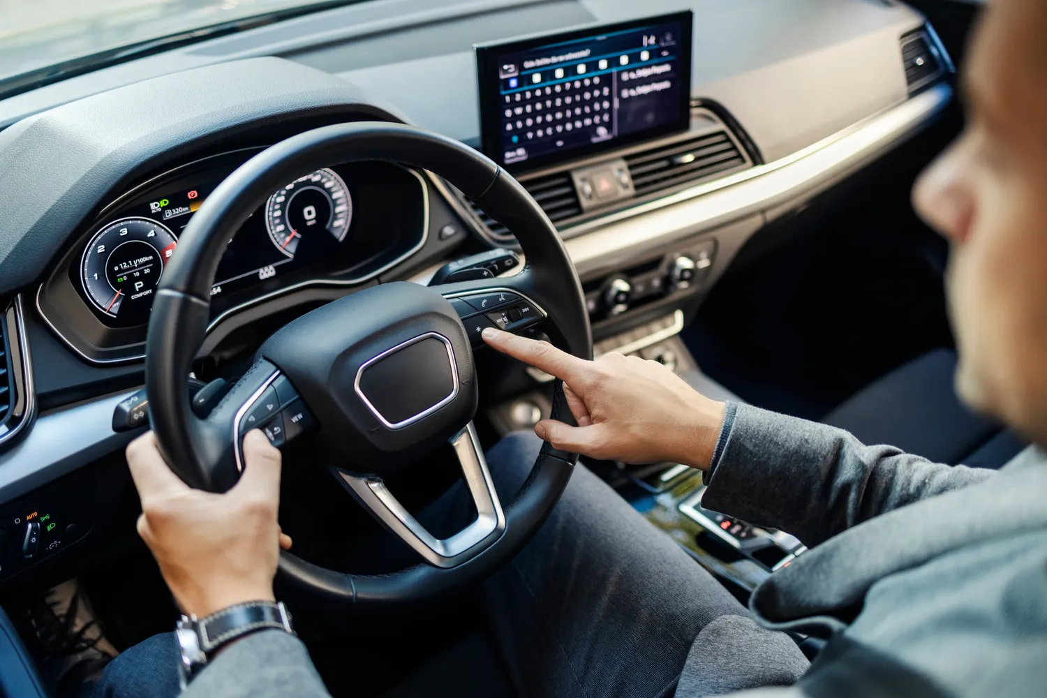 Mygtukai ant automobilio vairo