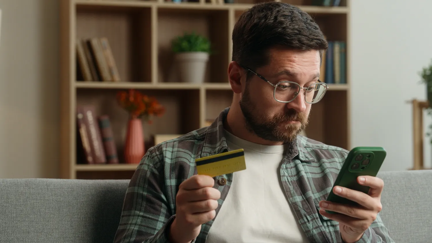 Kaip neapsigauti perkant internetu?