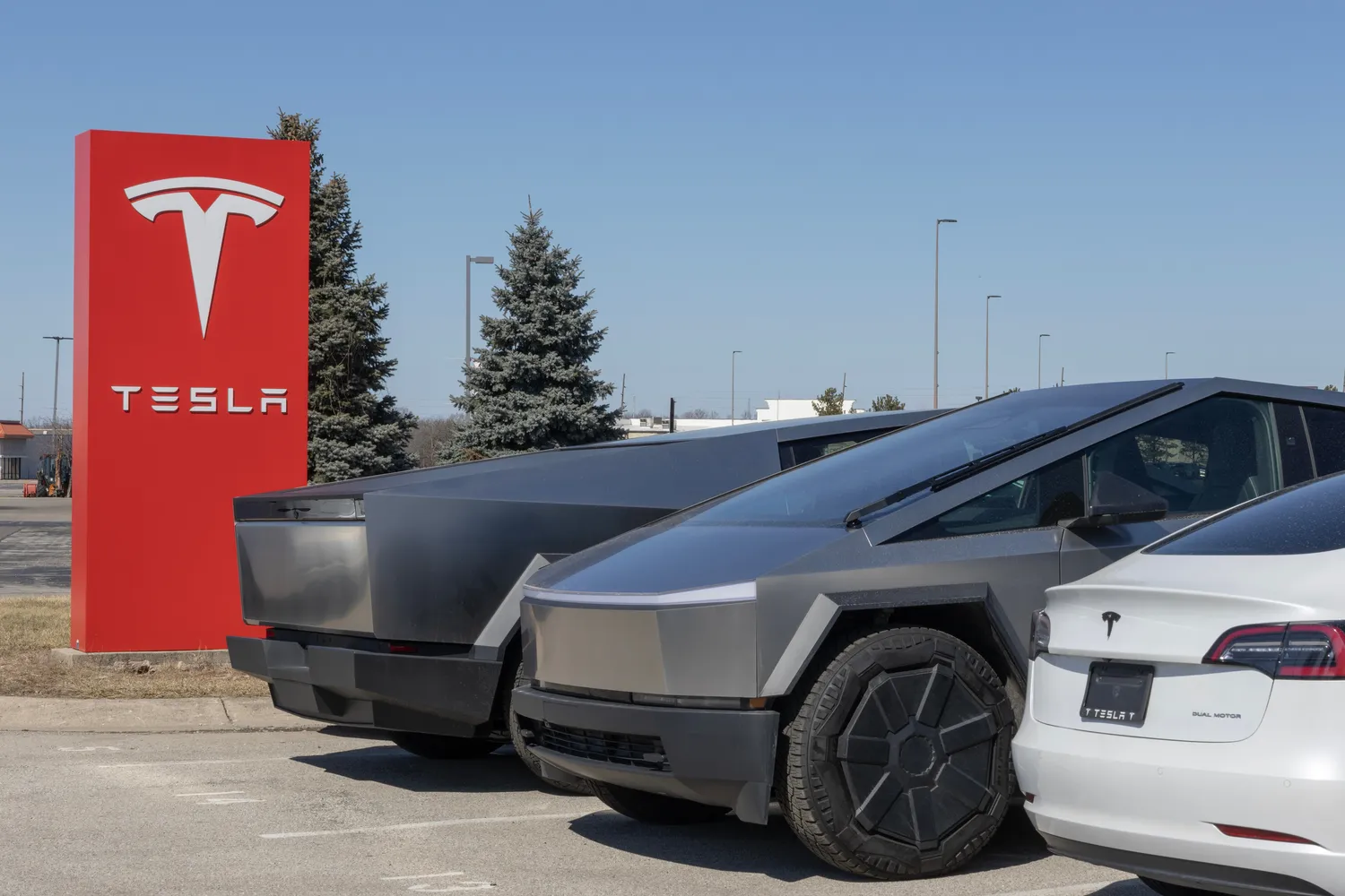 Tesla / Jonathan Weiss / Shutterstock.com