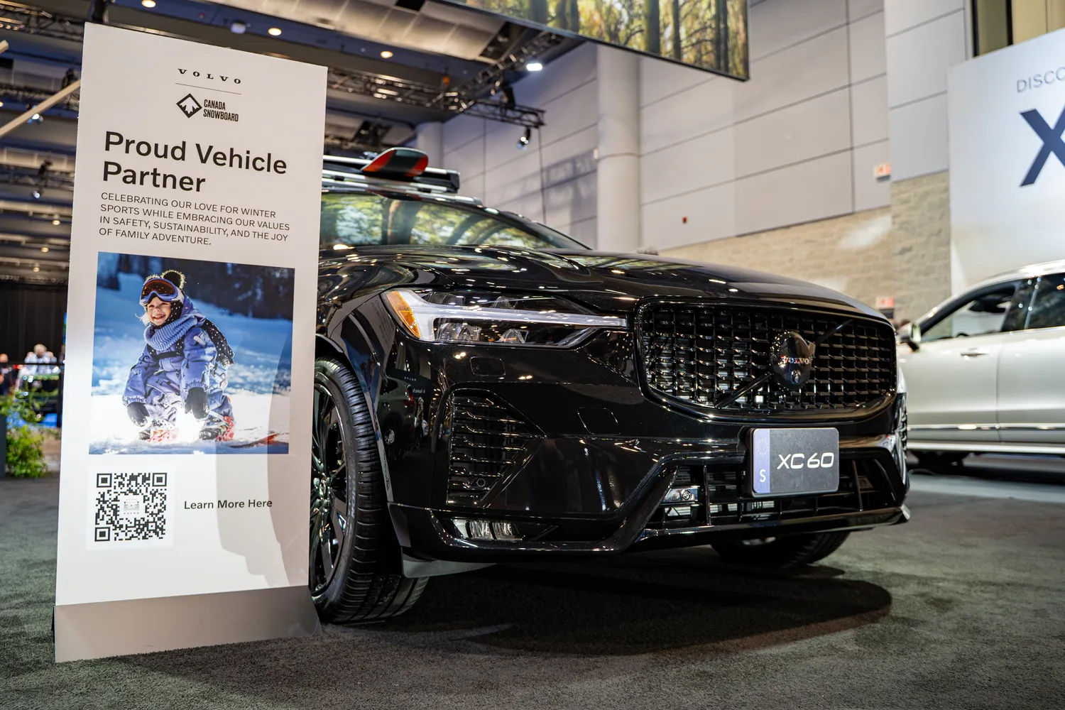 Volvo XC60 / Erman Gunes / Shutterstock.com