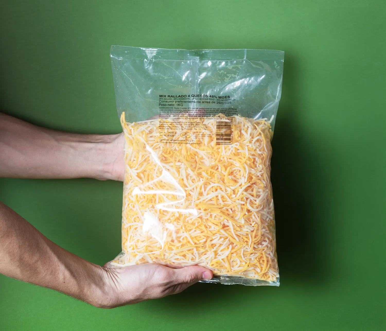 Tarkuotas sūris maišeliuose / Civil / Shutterstock.com