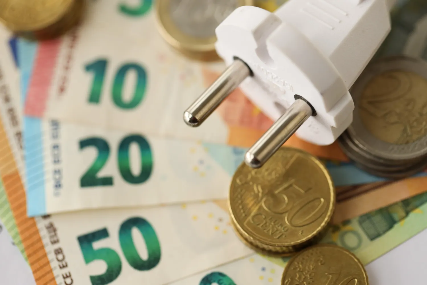 Keičiasi elektros kaina