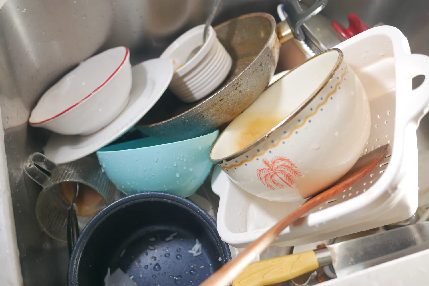 Nešvarūs indai kriauklėje