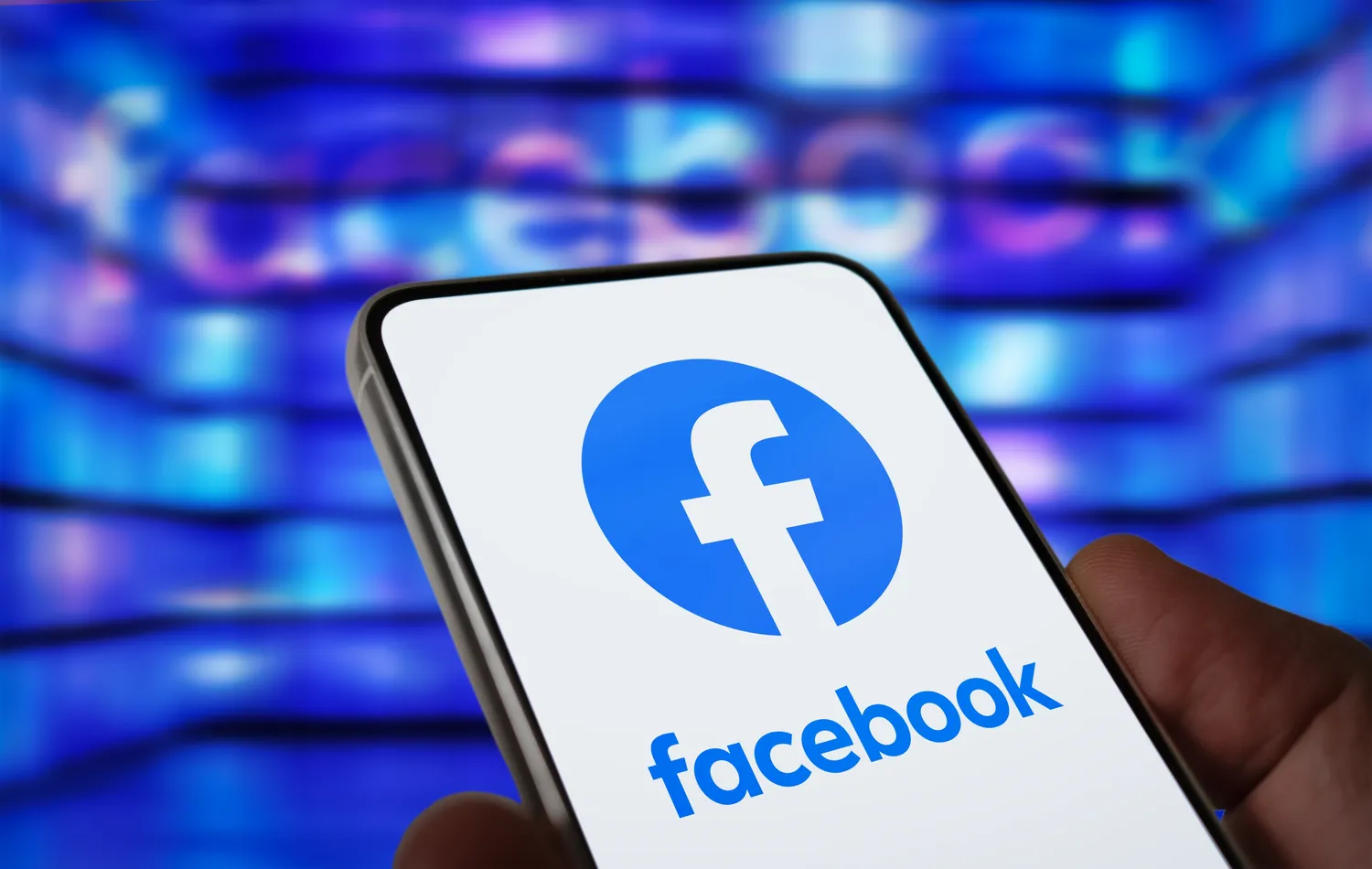 Milžinas valdo pasaulį / gguy / Shutterstock.com