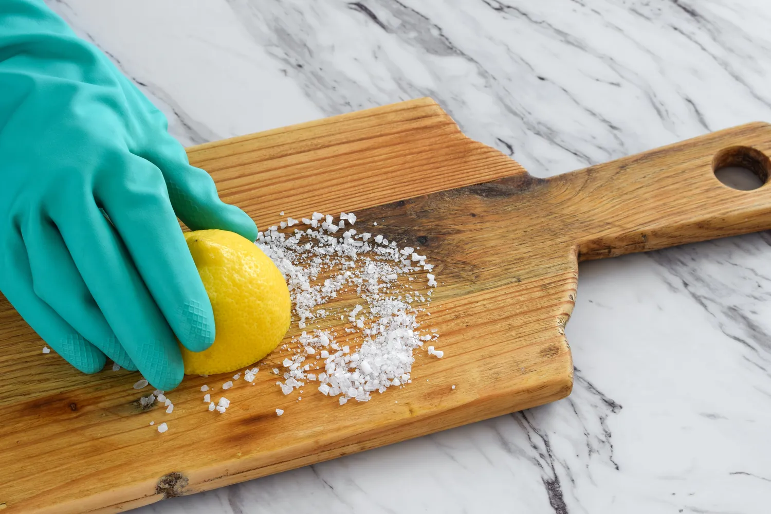 Medinės pjaustymo lentelės valymas