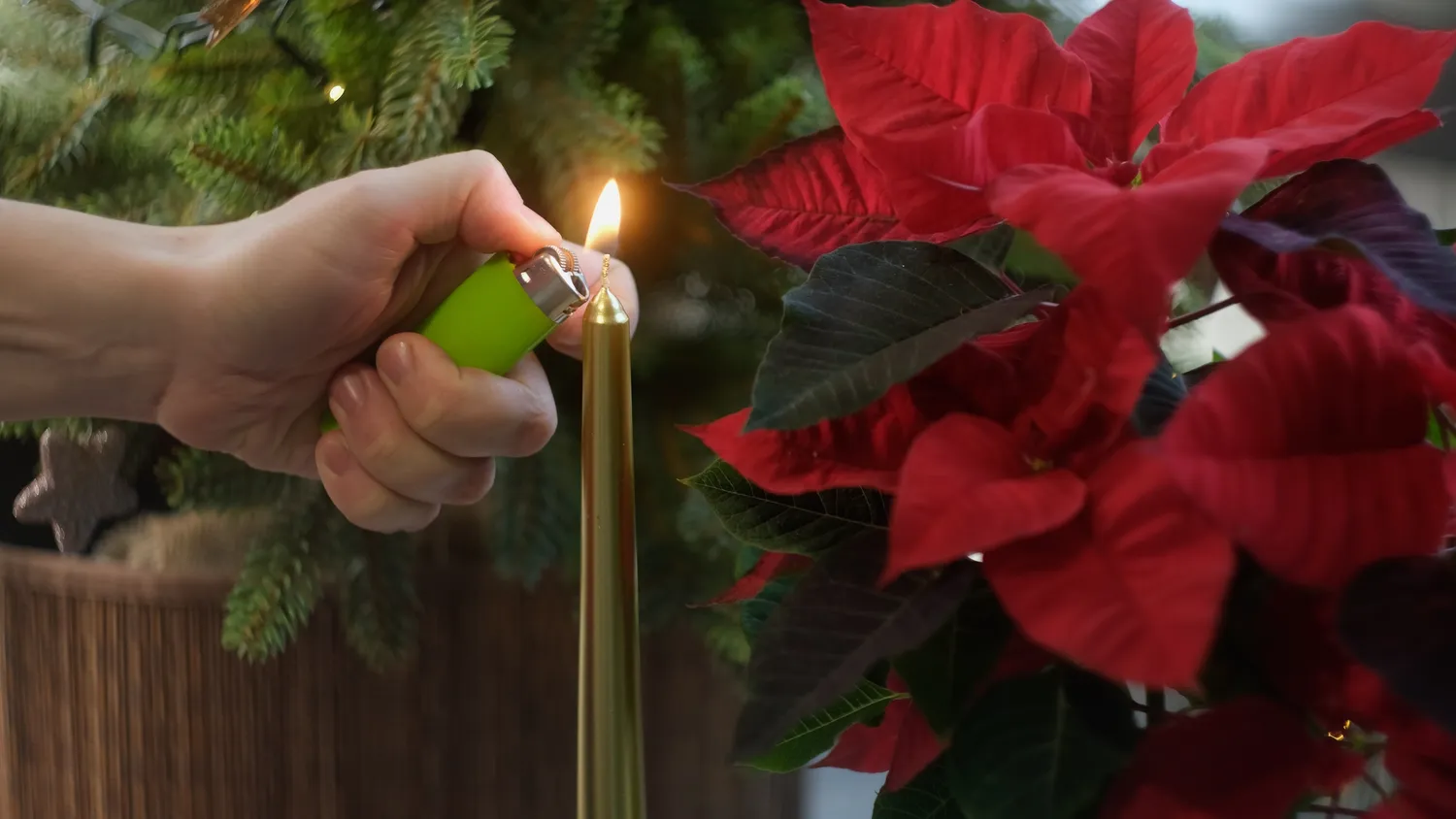 Žvakės uždegimas Kūčių vakarą