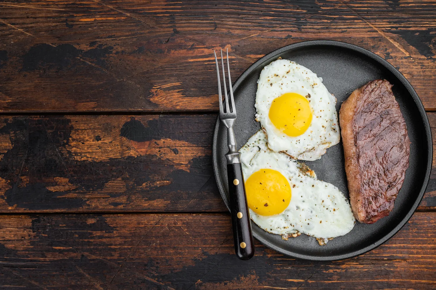 Kiaušinių kepimas riebaluose