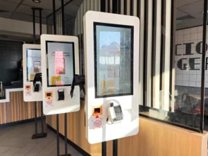 Savitarnos kasos / onapalmtree / Shutterstock.com