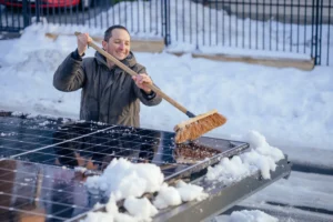 Saulės moduliai žiemą