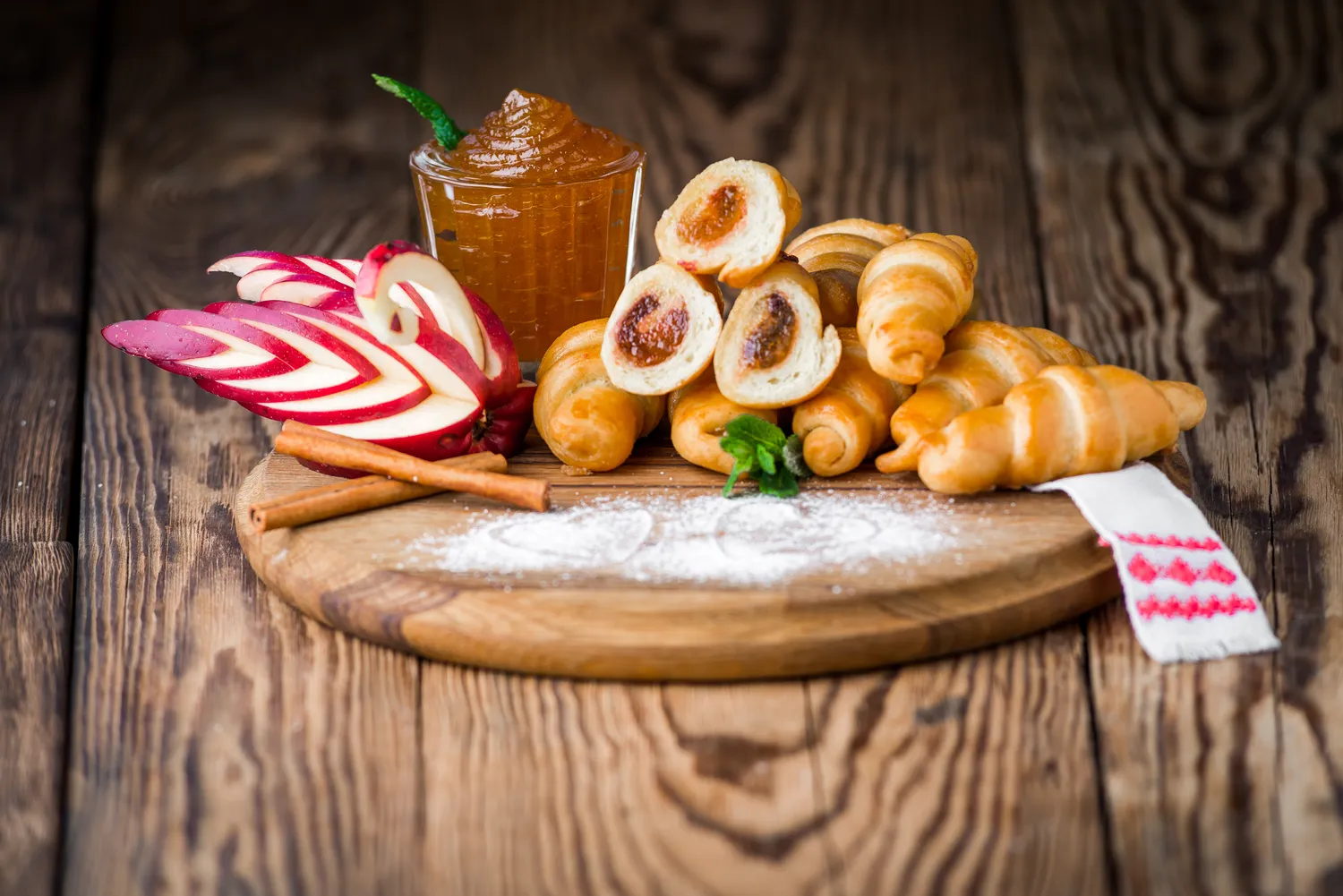 Skanūs pyragėliai su abrikosais