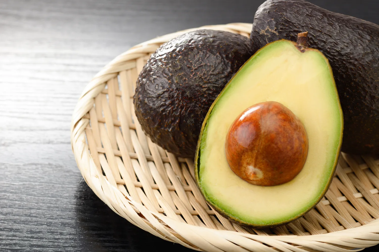 Tamsėjantys avokadai