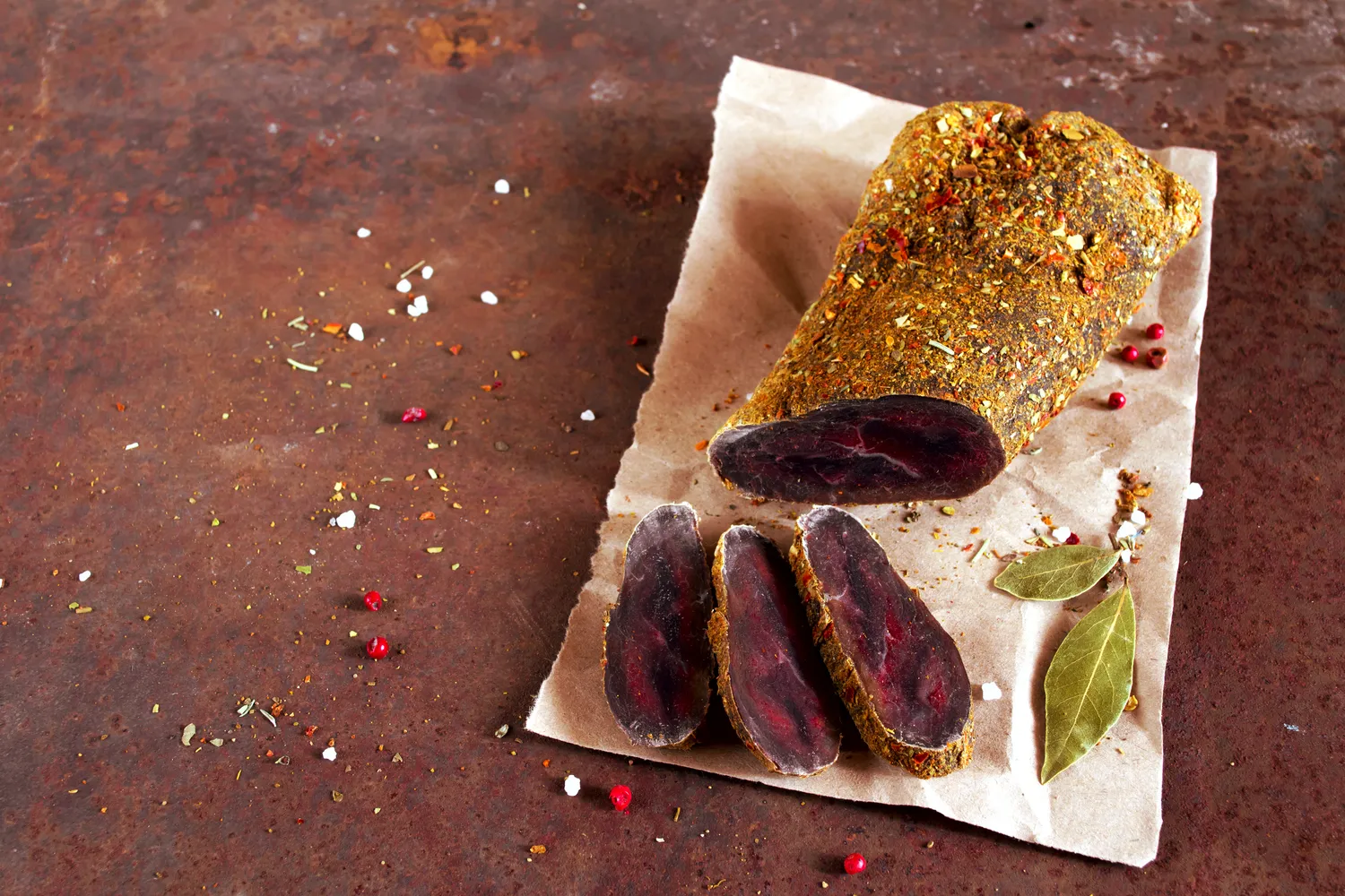 E raidės mėsos gaminiuose