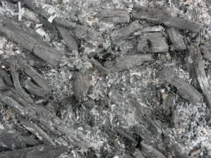 Neišmeskite medžio pelenų