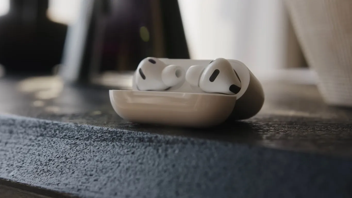 „Apple AirPods Pro 3“ belaidės ausinės. Nuotrauka: kadras iš vaizdo įrašo / „YouTube“